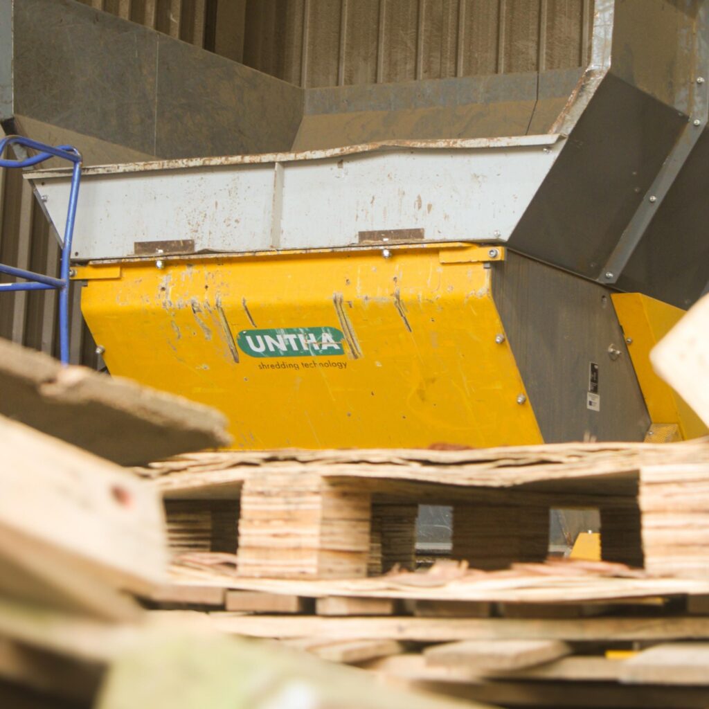 Shredder with pallets